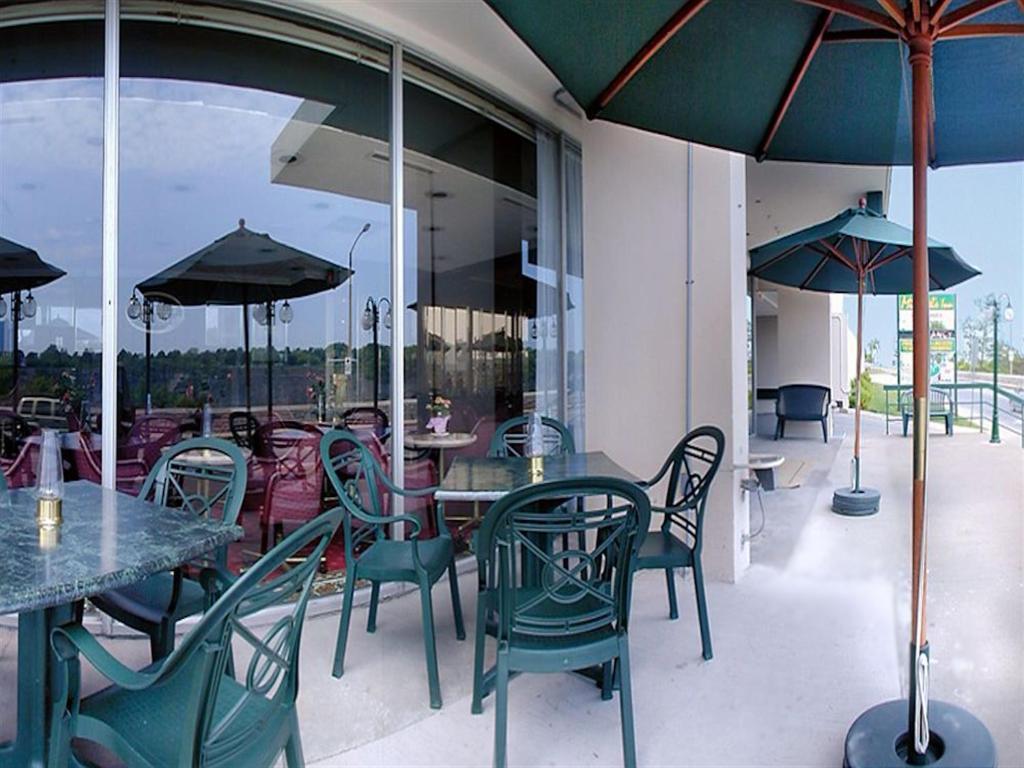 Travelodge By Wyndham Fallsview Hotel Niagara Falls