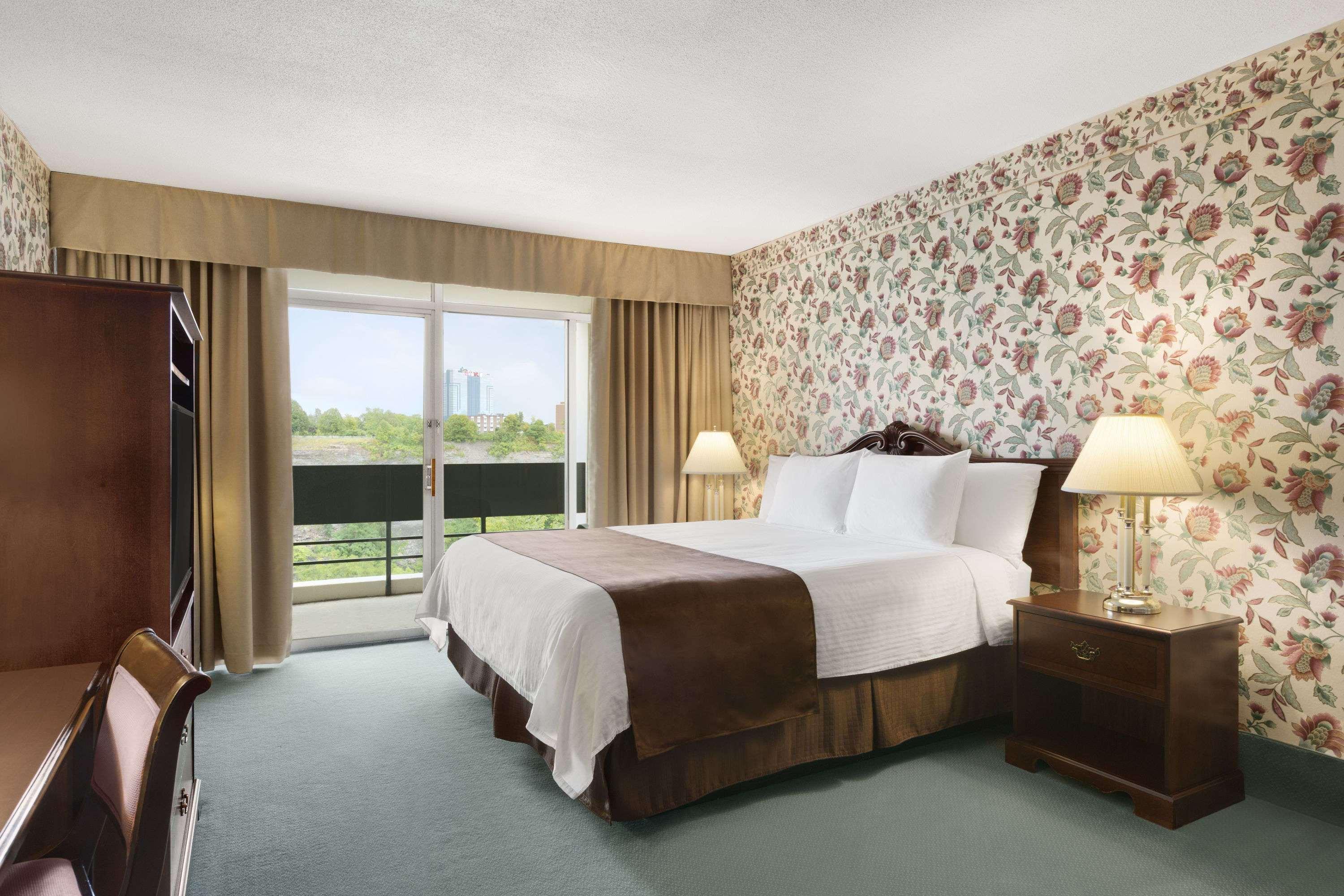Travelodge By Wyndham Fallsview Hotel 3*