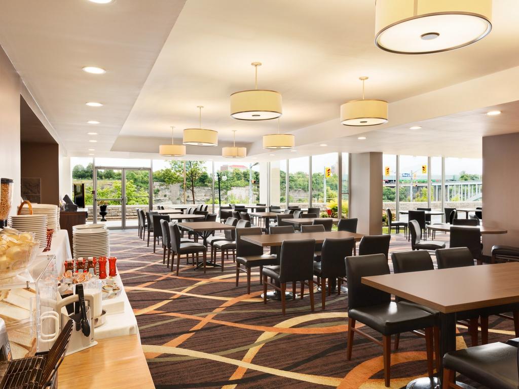 Travelodge By Wyndham Fallsview Niagara Falls