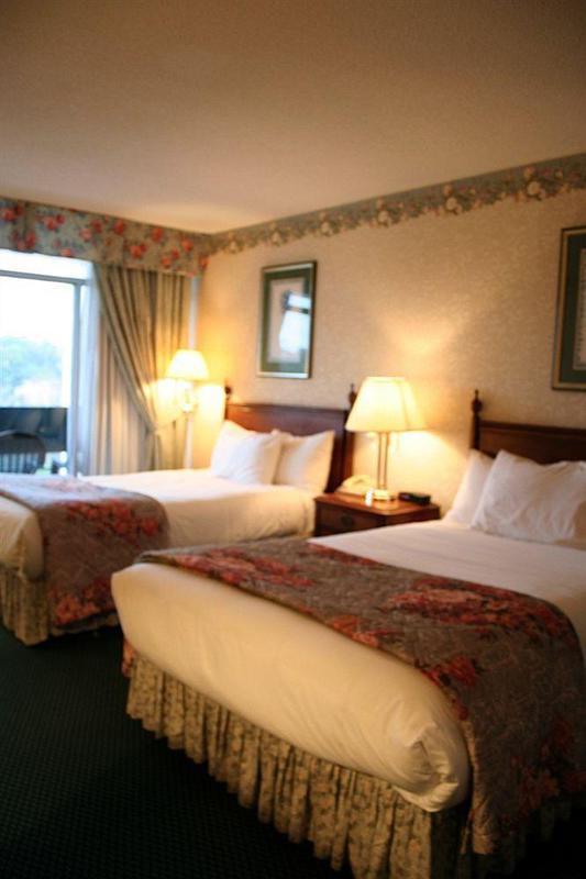 Hotel Travelodge By Wyndham Fallsview 3*